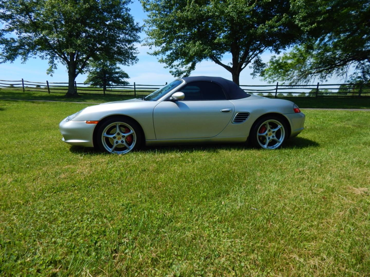 2003 Silver /Blue Leather Porsche Boxster S (WP0CB29873U) with an 3.2L H6 DOHC 24V engine, 6 speed manual transmission, located at 6528 Lower York Road, New Hope, PA, 18938, (215) 862-9555, 40.358707, -74.977882 - Here we have a beautiful Porsche Boxster S with only 18,200 miles that is in pristine condition. This Porsche runs and drives like it did when it was brand new. Options on this beautiful convertible include: 3.2L 6 cylinder engine, rear wheel drive, 6 speed manual transmission, blue leather, 2 mast - Photo#1